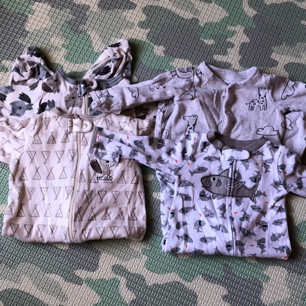 4 newborn footies
